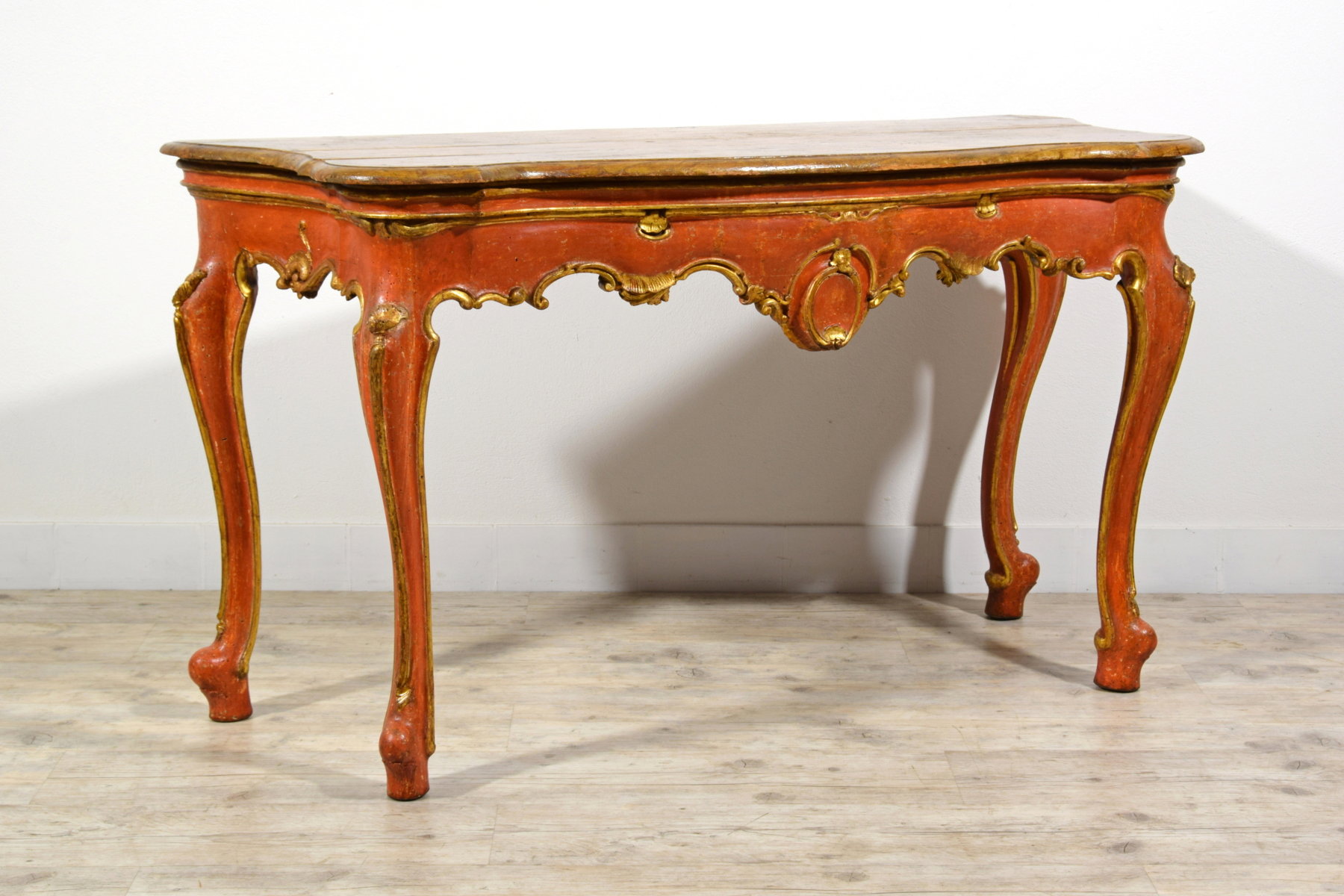Baroque console in red and gilded lacquered wood, Venice 18th century